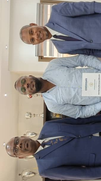 Coaching&nbsp;: Louis Djasmy Mavoungou Nfoumbi, premier Gabonais titulaire de la licence A de l’IHF, honoré par la tutelle
