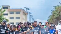 JOJ Dakar 2026&nbsp;: Près de 500 jeunes célèbrent la flamme olympique à Akanda