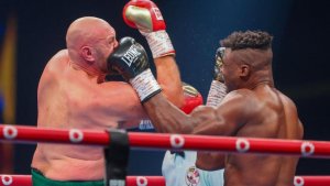 Boxe anglaise&nbsp;: Francis Ngannou perd de justesse face à Tyson Fury