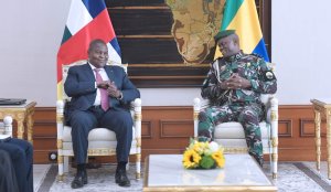 Transition au Gabon&nbsp;: Brice Oligui Nguema a reçu le président centrafricain, émissaire de la CEEAC