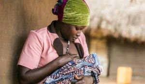 Plus de la moitié des parents et femmes enceintes exposés à un marketing offensif des substituts du lait maternel