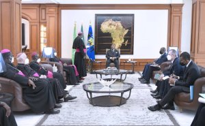 Ali Bongo échange avec l’ambassadeur du Gabon près le Saint-Siège