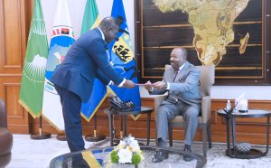 Ali Bongo reçoit en audience le ministre Sierraléonais des Affaires étrangères