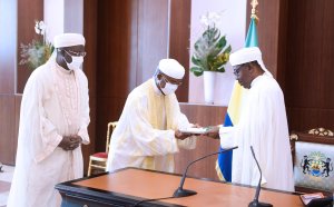 Le raïs Ali Bongo reçoit le rapport du 4e congrès du CSAIG