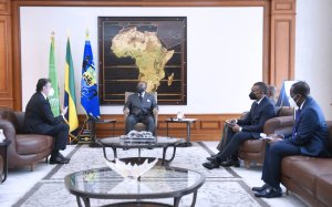 Ali Bongo échange avec l’ambassadeur d’Espagne au Gabon