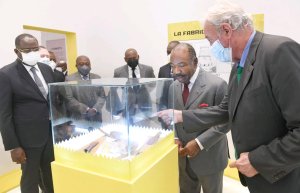 Ali Bongo à l’exposition de la grotte «&nbsp;Iroungou&nbsp;» au musée de Libreville