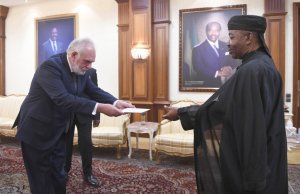 Ali Bongo reçoit les lettres de créance de 5 nouveaux ambassadeurs accrédités au Gabon