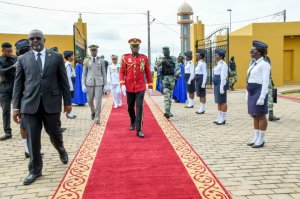 Brice Oligui Nguema rend hommage à Léon Mba, père de la nation