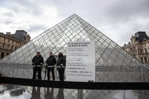 France&nbsp;: 14 Gabonais dont 6 sans papiers, arrêtés pour trafic de billets d’entrée du musée du Louvre