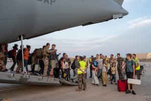 Soudan&nbsp;: 300 américains évacués de Khartoum, protégés par des drones