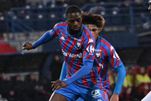 Ligue 2&nbsp;: Alex Moucketou Moussounda et le SM Caen, lanterne rouge après une défaite 3-0