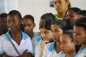 Le racisme et la discrimination à l’égard des enfants sont répandus à l’échelle du globe, déplore l’UNICEF
