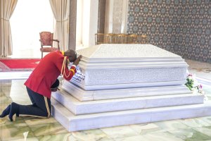 La mémoire d’Omar Bongo honorée par le président de la transition