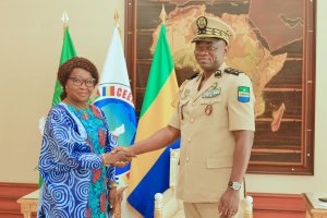 L’ambassadrice de Sao Tomé-et-Principe au Gabon chez le président de la transition