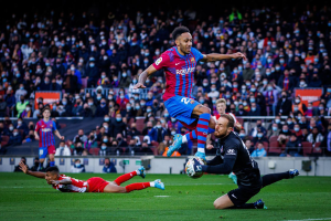 Liga&nbsp;: Aubameyang s’offre un triplé pour sa première titularisation au FC Barcelone
