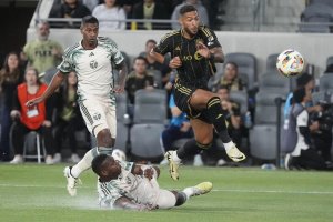 MLS&nbsp;: Denis Bouanga brille dans un derby de feu à Los Angeles