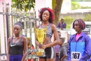 5 km de Lambaréné&nbsp;: Mayombo Urcel et Chancia Manfoumbi dominent le parcours