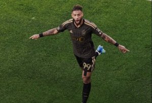 MLS&nbsp;: Denis Bouanga foudroie Orlando City avec un triplé historique en 8 minutes