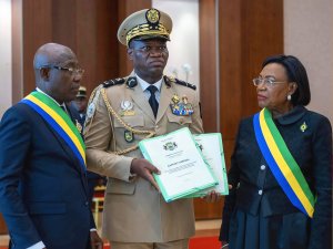 Brice Clotaire Oligui Nguema reçoit le rapport sur la nouvelle Constitution
