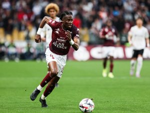 Officiel&nbsp;: Michel Mboula signe à Metz jusqu’en 2028