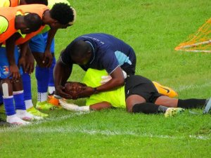 Coupe de la CAF&nbsp;: grosse frayeur pour le gardien gabonais Loïc Owono Ella