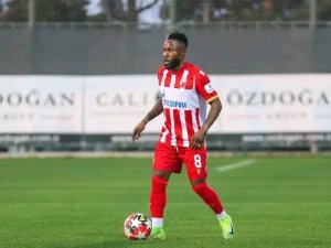 Serbie&nbsp;: Guélor Kanga et l’Étoile Rouge dominent le Spartak Subotica